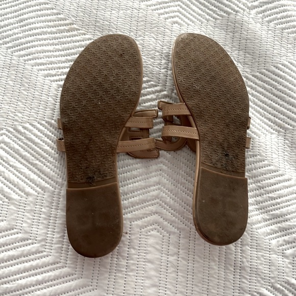 Sam Edelman Cara Nude Patent Leather Thong Sandals - Picture 2 of 3